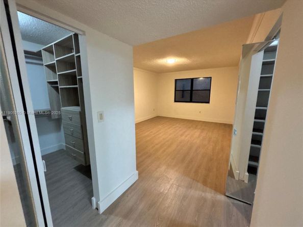 461 Ives Dairy Rd 4022, Miami FL 33179