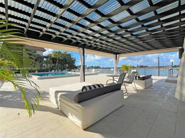 461 Ives Dairy Rd 4022, Miami FL 33179