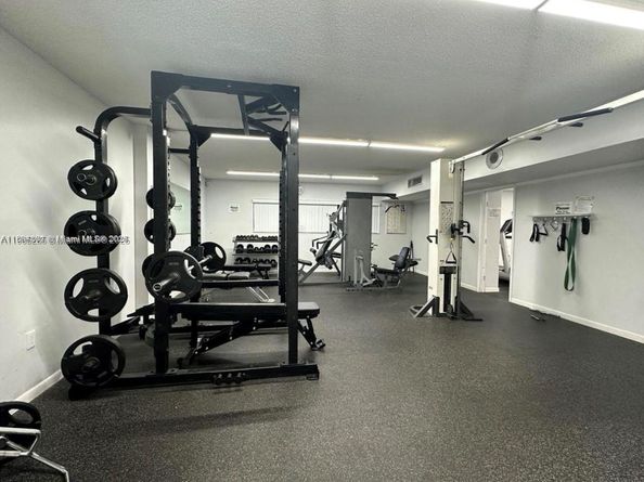 461 Ives Dairy Rd 4022, Miami FL 33179