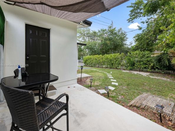 1098 NW 58th St, Miami FL 33127