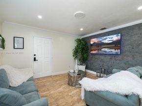 1098 NW 58th St, Miami FL 33127