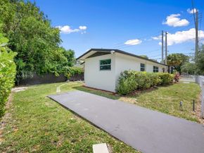 1098 NW 58th St, Miami FL 33127