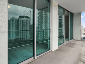 90 SW 3rd St 3003, Miami FL 33130
