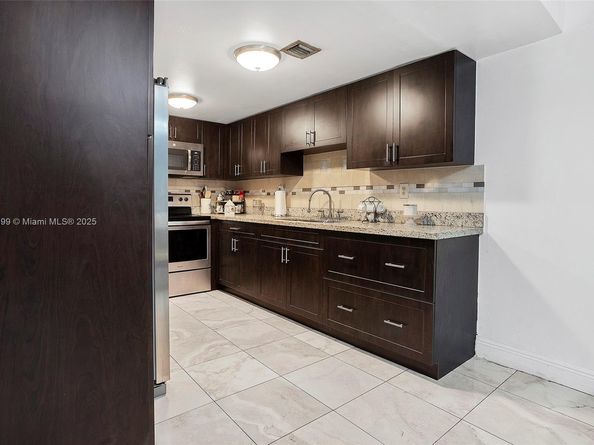 1850 W 56th St 2207, Hialeah FL 33012