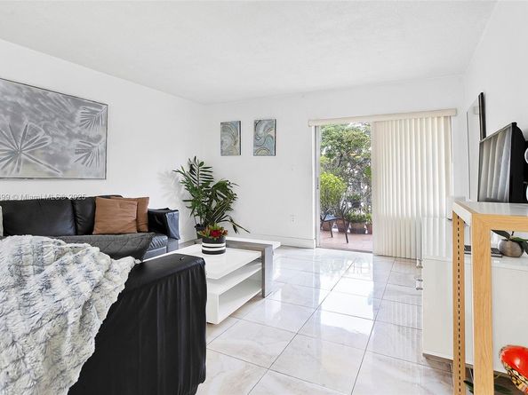 1850 W 56th St 2207, Hialeah FL 33012