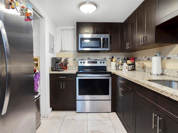 1850 W 56th St 2207, Hialeah FL 33012