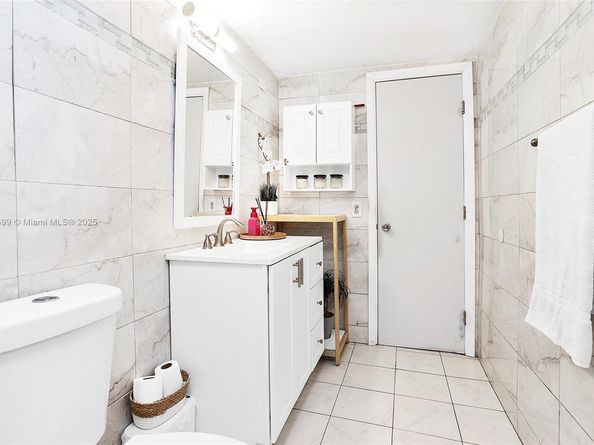 1850 W 56th St 2207, Hialeah FL 33012