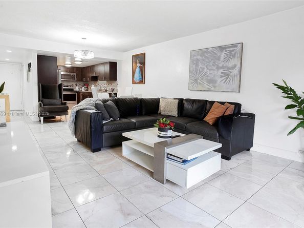 1850 W 56th St 2207, Hialeah FL 33012