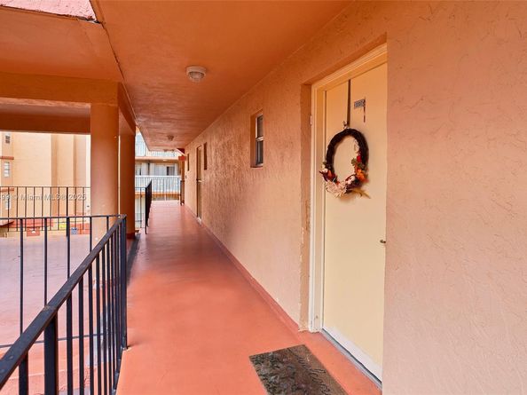 1850 W 56th St 2207, Hialeah FL 33012