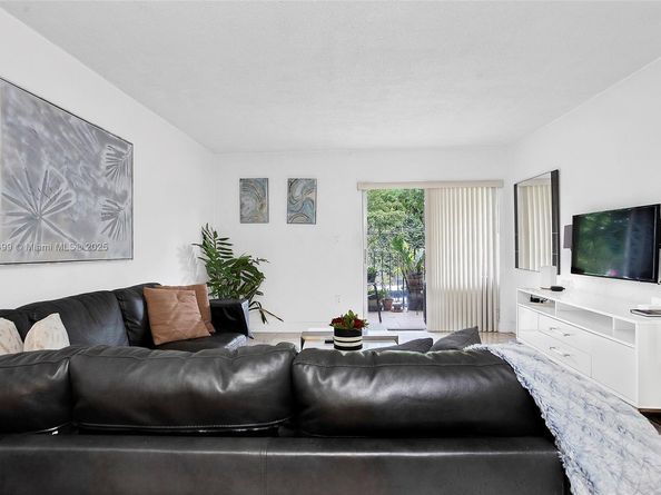 1850 W 56th St 2207, Hialeah FL 33012