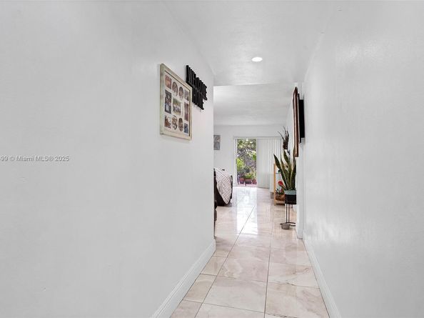 1850 W 56th St 2207, Hialeah FL 33012