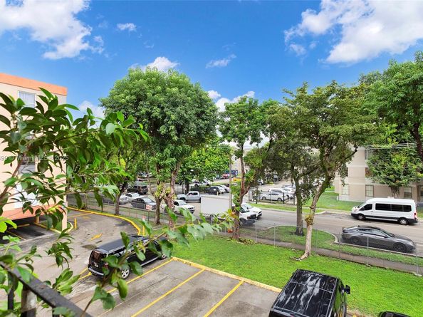 1850 W 56th St 2207, Hialeah FL 33012