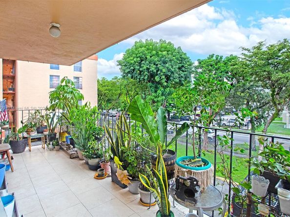 1850 W 56th St 2207, Hialeah FL 33012