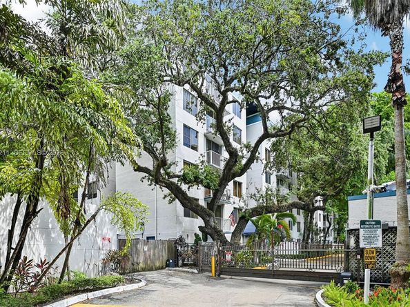 1740 NW N River Dr 614, Miami FL 33125