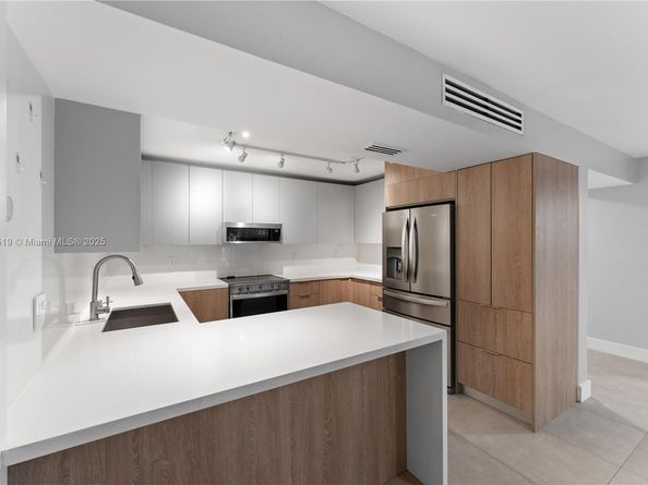 55 Ocean Lane Dr 1031, Key Biscayne FL 33149
