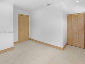 1620 Mckinley St, Hollywood FL 33020