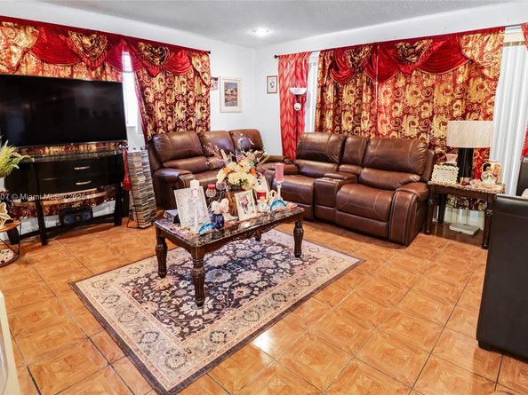 115 NE 213th St, Miami Gardens FL 33179