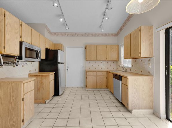 3131 NW 106th Ave, Sunrise FL 33351