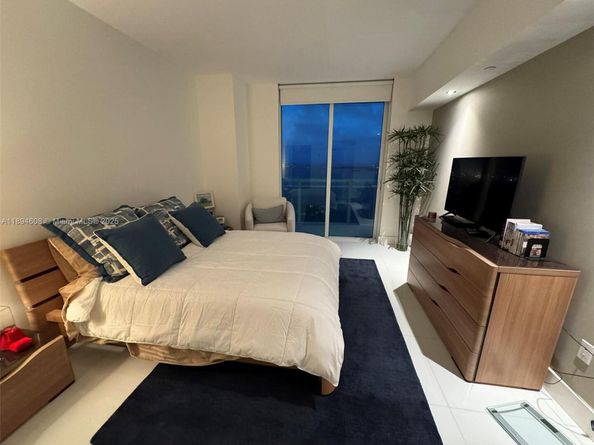 950 Brickell Bay Dr 3610, Miami FL 33131