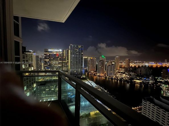 950 Brickell Bay Dr 3610, Miami FL 33131