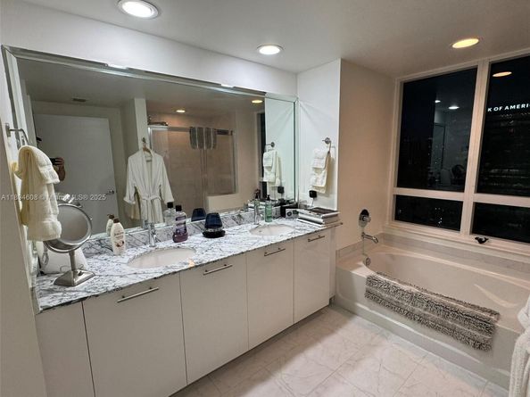 950 Brickell Bay Dr 3610, Miami FL 33131