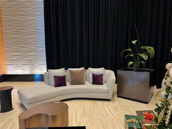 950 Brickell Bay Dr 3610, Miami FL 33131