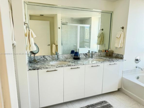 950 Brickell Bay Dr 3610, Miami FL 33131