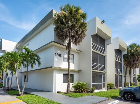 4235 N University Dr 308, Sunrise FL 33351