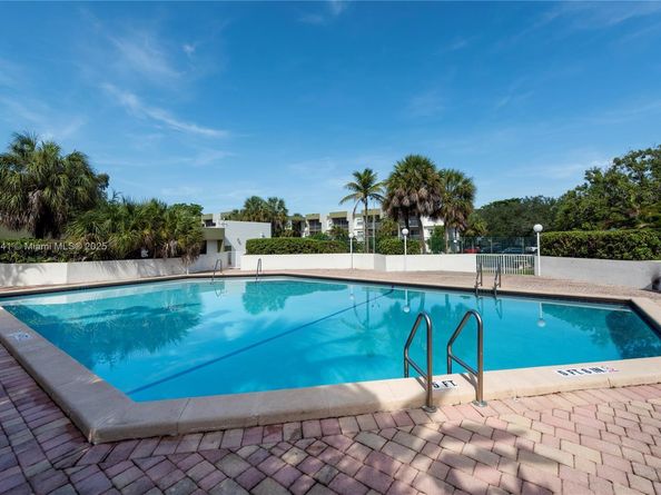 4235 N University Dr 308, Sunrise FL 33351