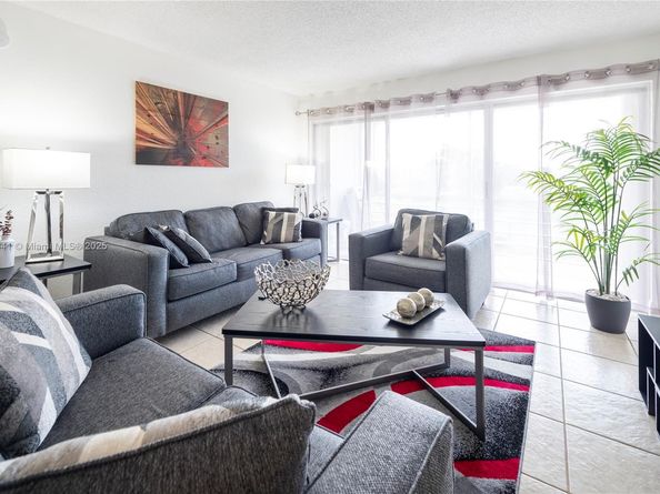 4235 N University Dr 308, Sunrise FL 33351