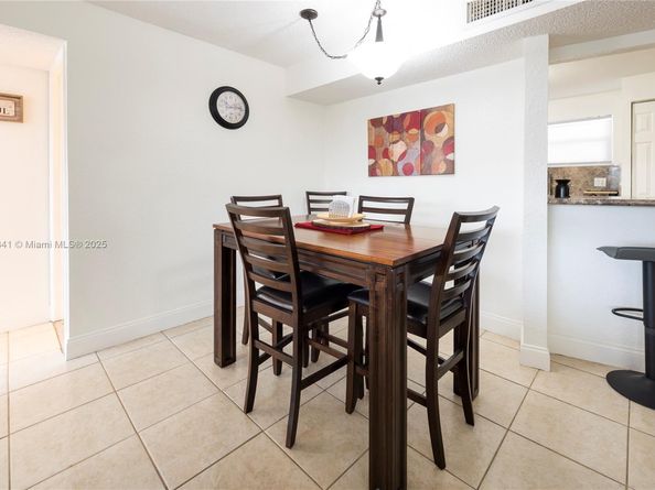 4235 N University Dr 308, Sunrise FL 33351
