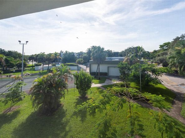 4235 N University Dr 308, Sunrise FL 33351
