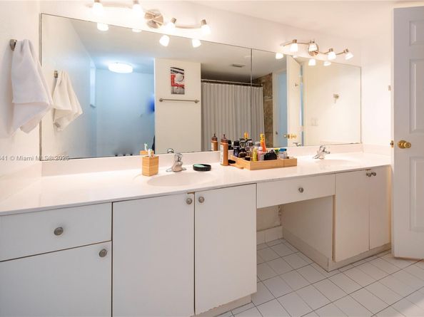 4235 N University Dr 308, Sunrise FL 33351