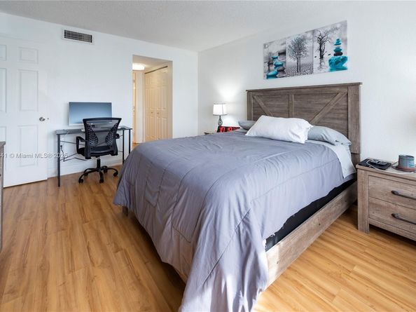 4235 N University Dr 308, Sunrise FL 33351