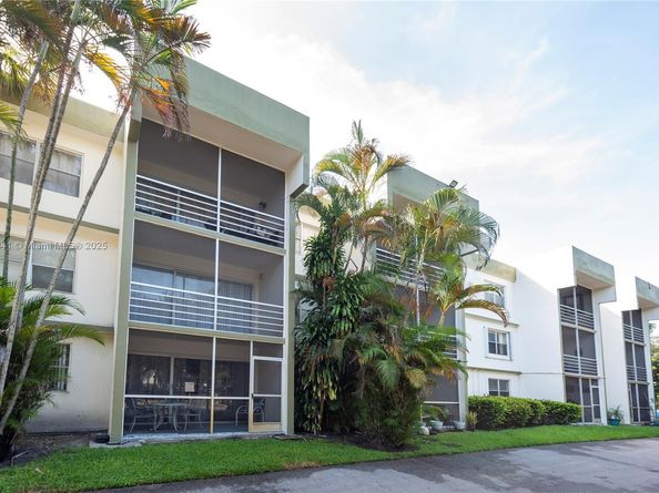 4235 N University Dr 308, Sunrise FL 33351