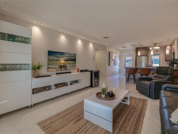 5171 W Oakland Park Blvd 309, Lauderdale Lakes FL 33313