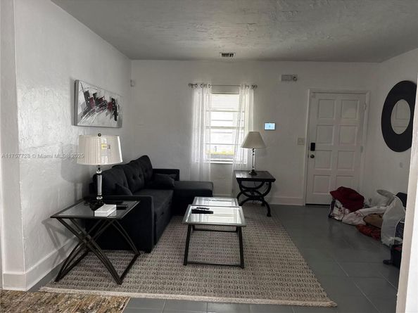 1283 NW 45th St, Miami FL 33142