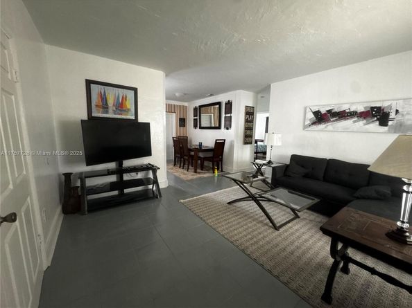 1283 NW 45th St, Miami FL 33142