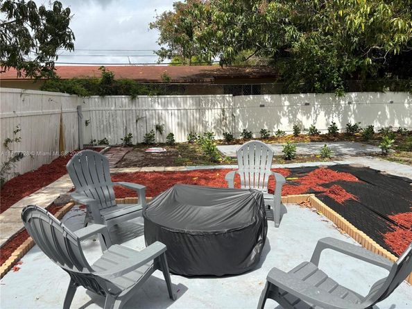 1283 NW 45th St, Miami FL 33142