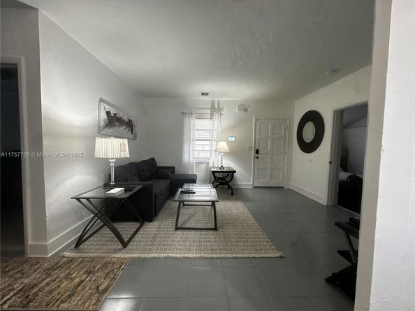 1283 NW 45th St, Miami FL 33142