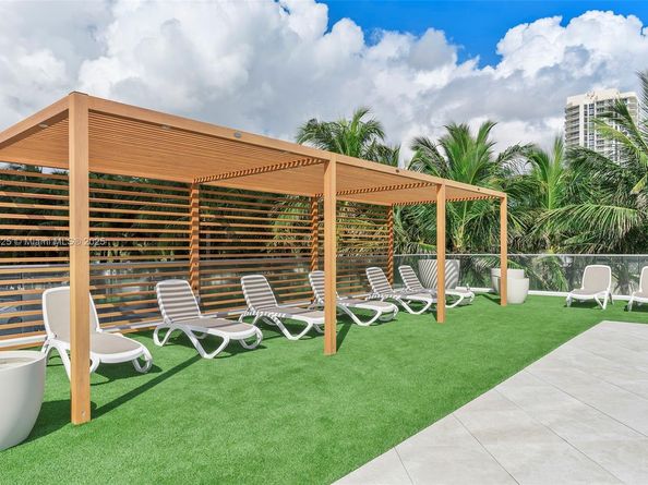 7135 Collins Ave 733, Miami Beach FL 33141