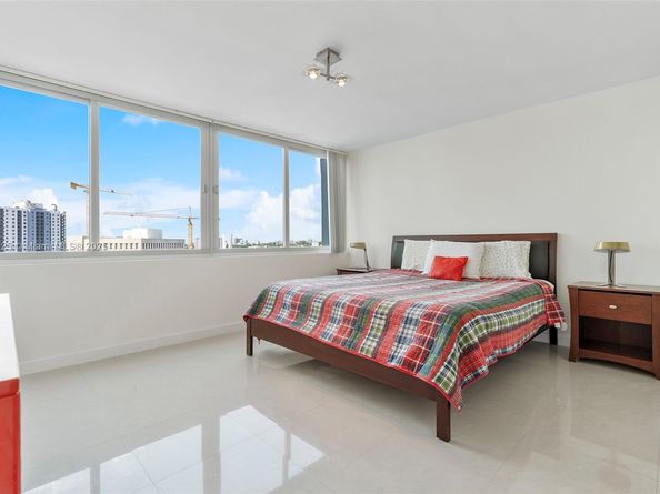 7135 Collins Ave 733, Miami Beach FL 33141