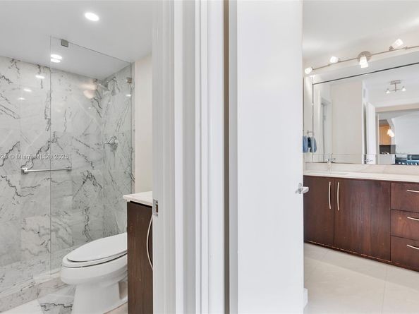 7135 Collins Ave 733, Miami Beach FL 33141