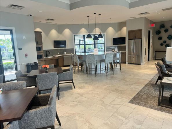 2162 Appleton Cir N, Oakland Park FL 33309