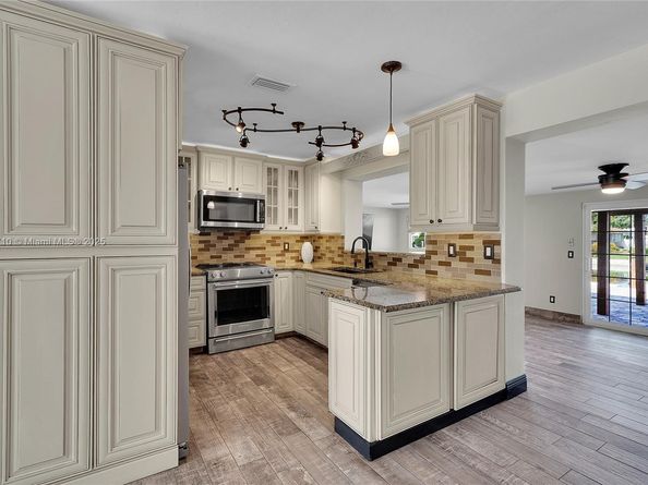 351 SE 16th Ave, Pompano Beach FL 33060