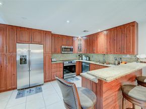 10 NW 110th Ave, Plantation FL 33324