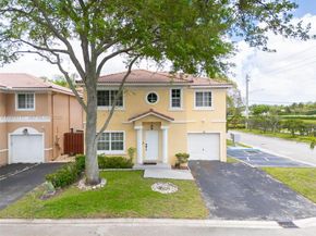 10 NW 110th Ave, Plantation FL 33324