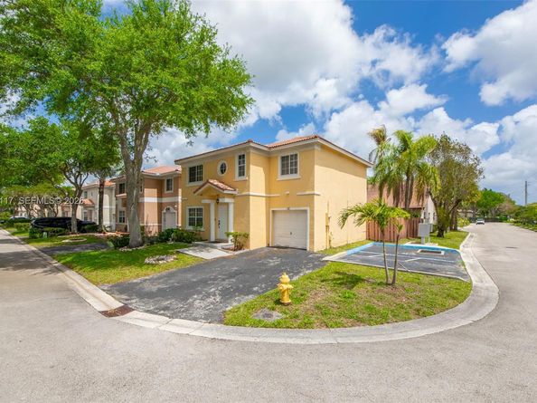 10 NW 110th Ave, Plantation FL 33324