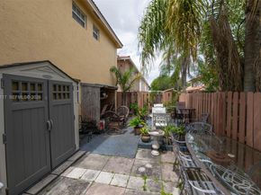 10 NW 110th Ave, Plantation FL 33324