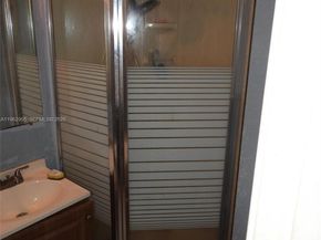 1040 NW 149th St, Miami FL 33168